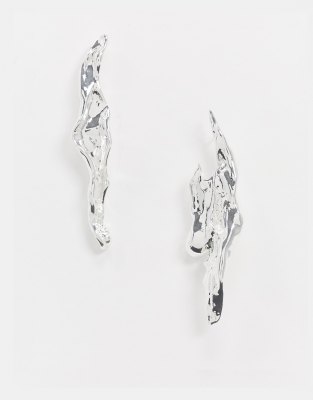 Weekday  Josefin  Silberfarbene Skulptur-Ohrringe Silber