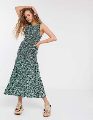 фото Weekday josephine paint print shirred midi dress in green-бежевый