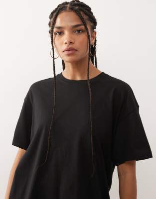 Weekday - Kastiges Oversize-T-Shirt in Schwarz
