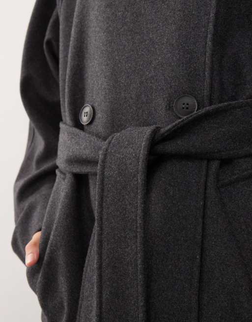 Weekday - Kia - Cappotto oversize in misto lana grigio scuro mélange con bottone doppio e allacciato in vita, 4 di 4