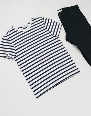 Weekday – Klassisches T-Shirt in Marineblau gestreift
