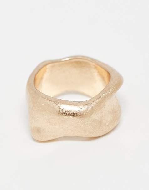 Weekday – Klobiger Ring im abstraktem Design und Used-Goldoptik - view 1