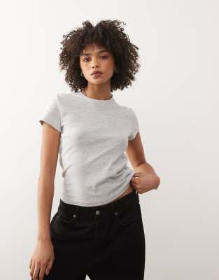 Weekday - Knapp geschnittenes T-Shirt in Grau meliert