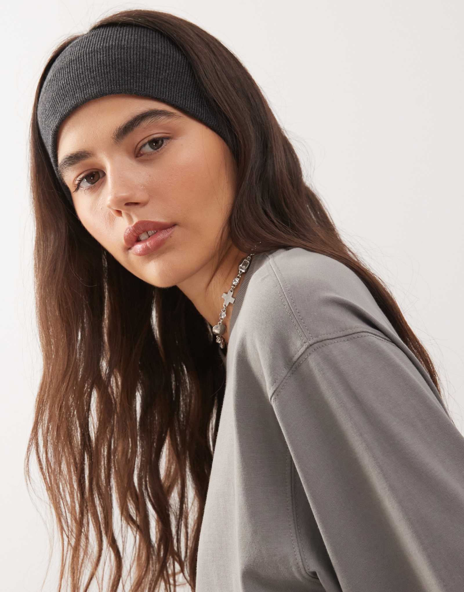 Вязаная повязка на голову в будний день темно-вересково-серого цвета