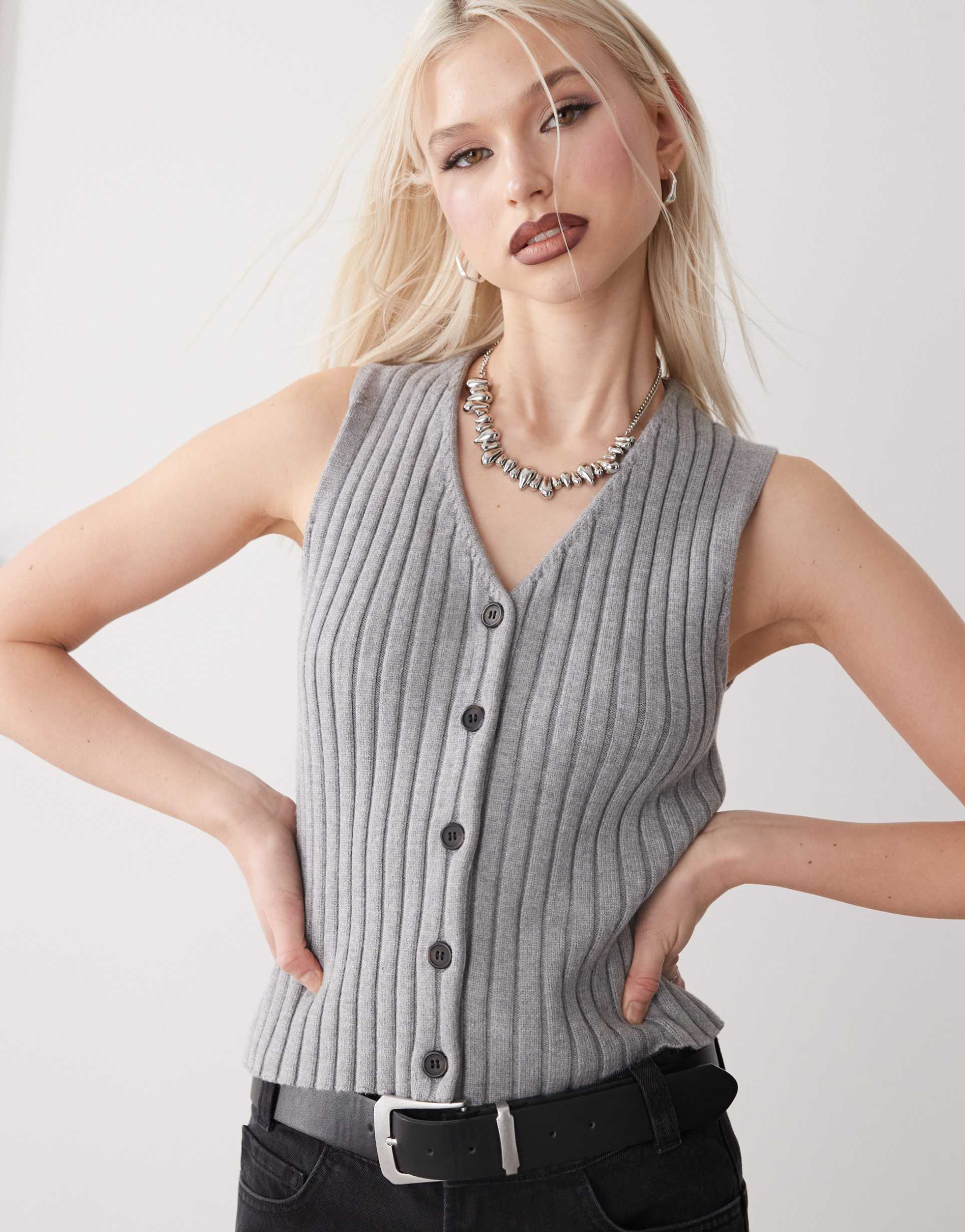 weekday knit vest in gray melange
