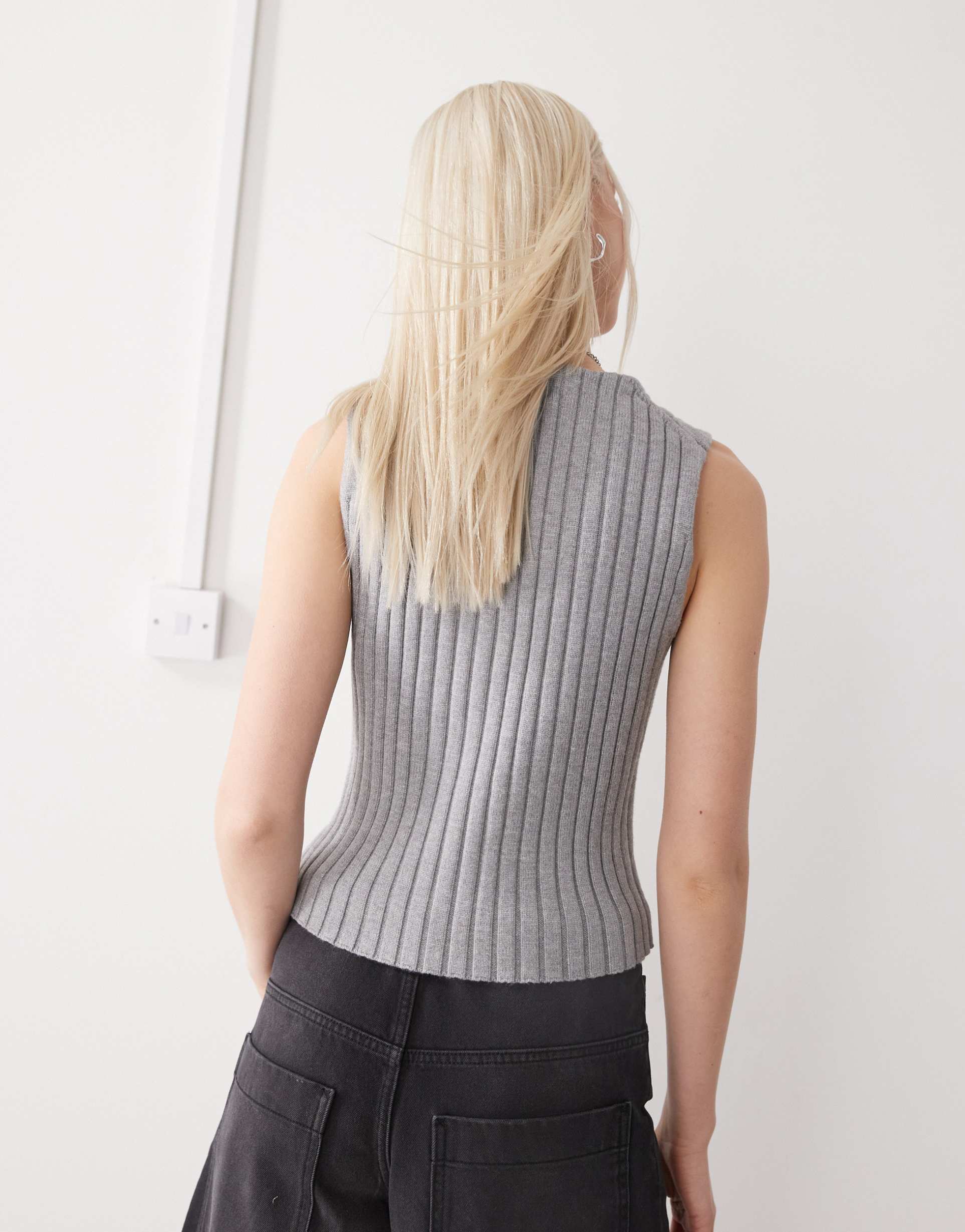 weekday knit vest in gray melange