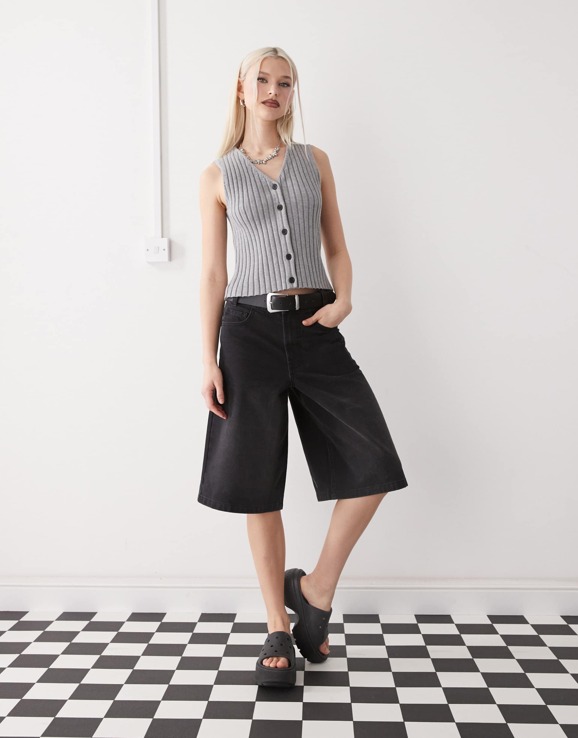 weekday knit vest in gray melange