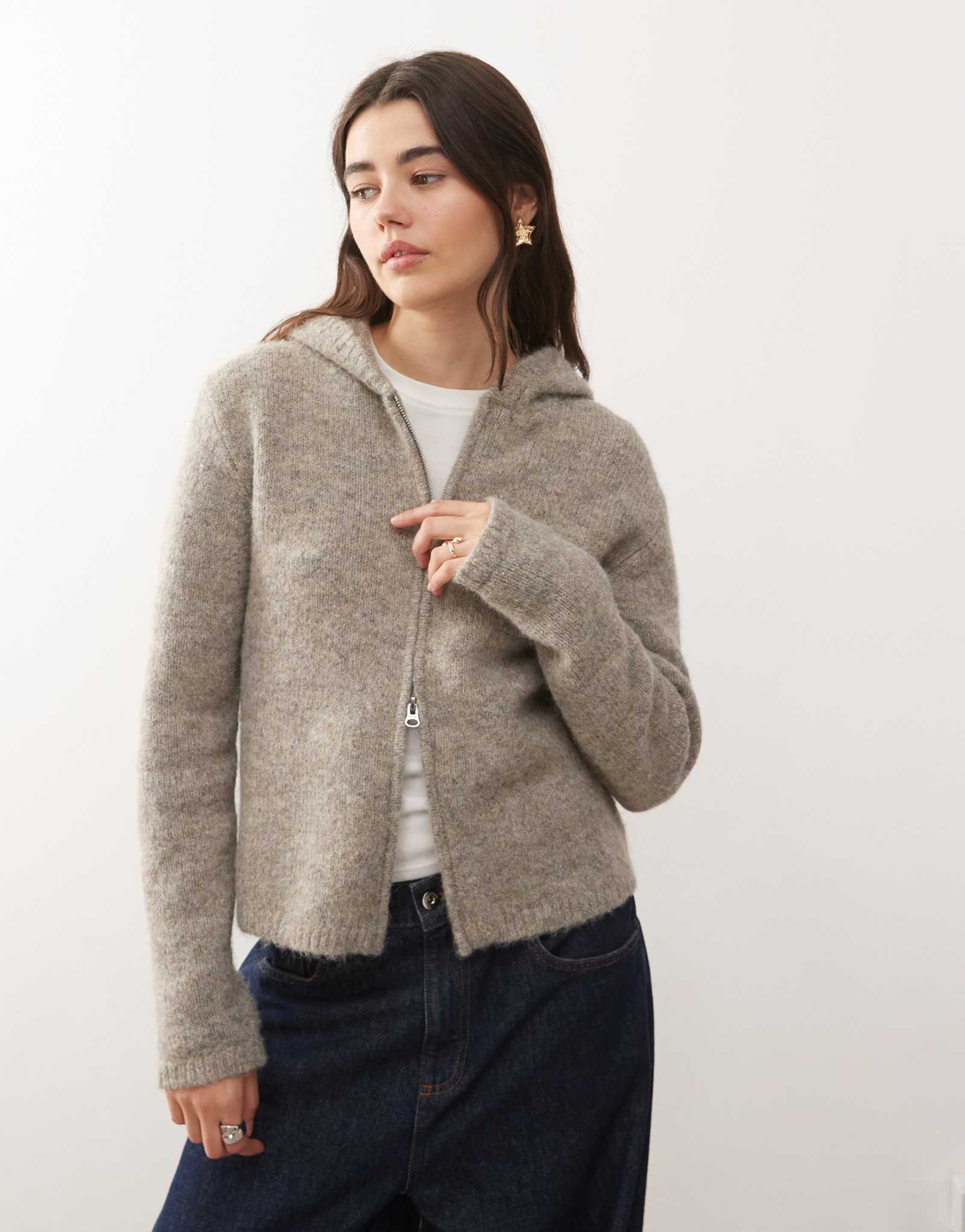 Повседневный вязаный кардиган на молнии с капюшоном из бежевого меланжа