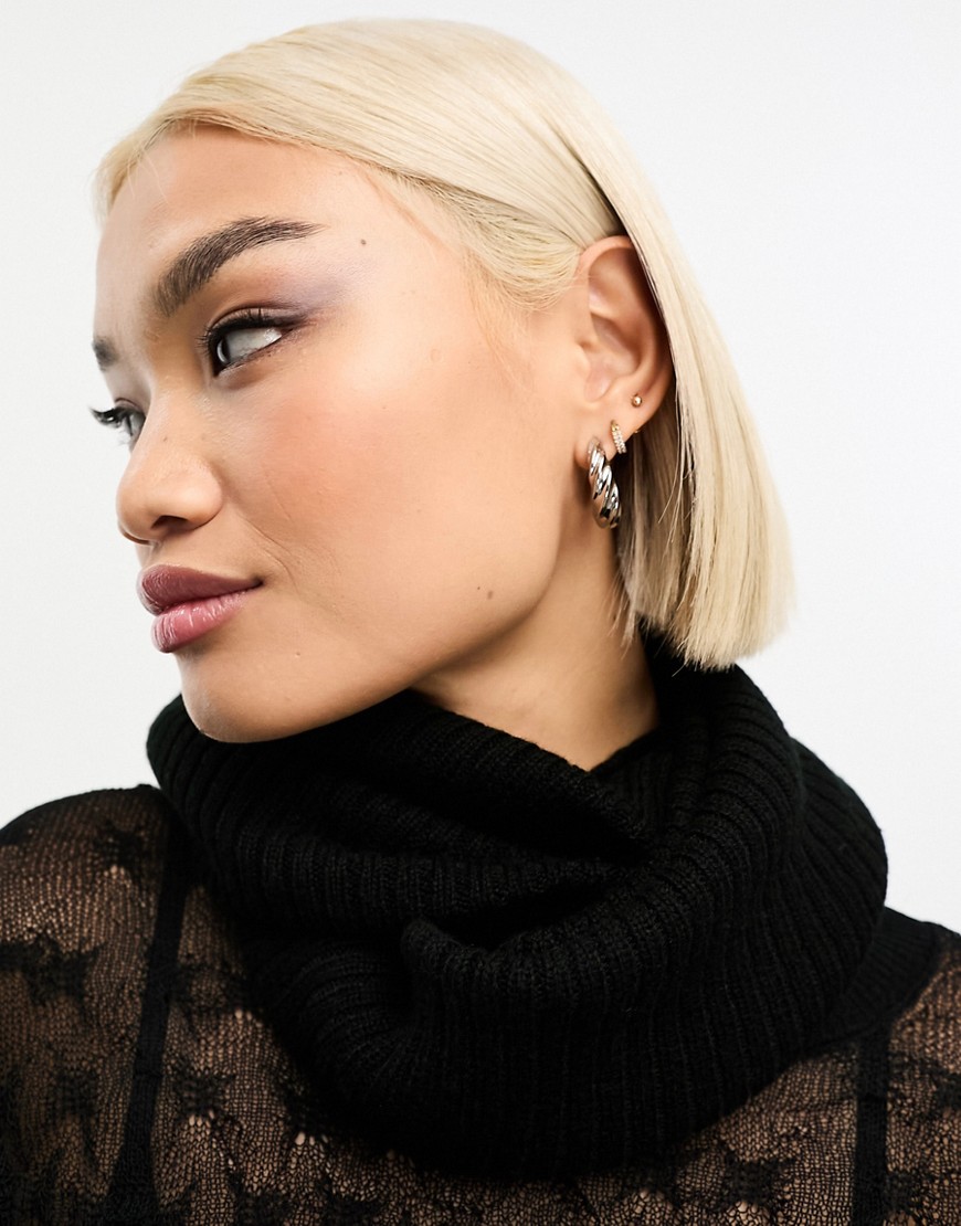 knitted tube scarf in black