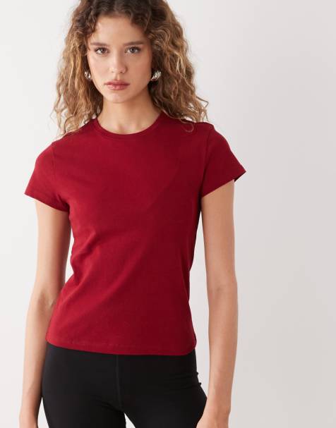 Weekday – Körsbärsröd, liten t-shirt i 90-talsstil – Exklusivt hos ASOS - view 1