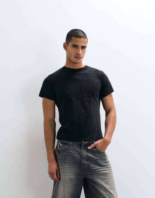 Weekday – Krótki i dopasowany T-shirt w kolorze czarnym vintage, 2 z 5
