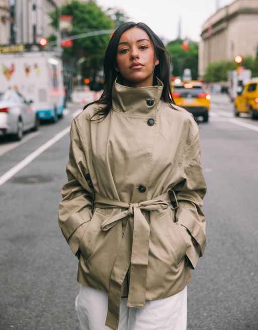 Weekday kurzer Trenchcoat mit Stehkragen in Beige, exklusiv bei ASOS, 6 von 6