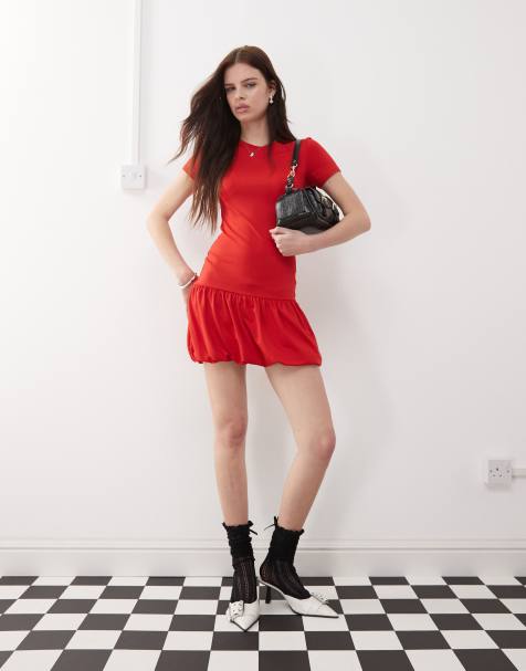 Weekday – Kurzes T-Shirtkleid in Rot mit Ballonsaum - view 1