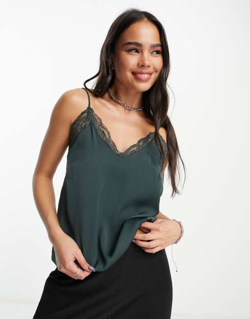 Weekday – Lacey – Camisole-Oberteil in Dunkelgrün mit Spitze