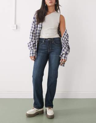 Weekday - Laika - Jeans in dunkelblauer Waschung mit mittelhohem Bund und geradem Bein