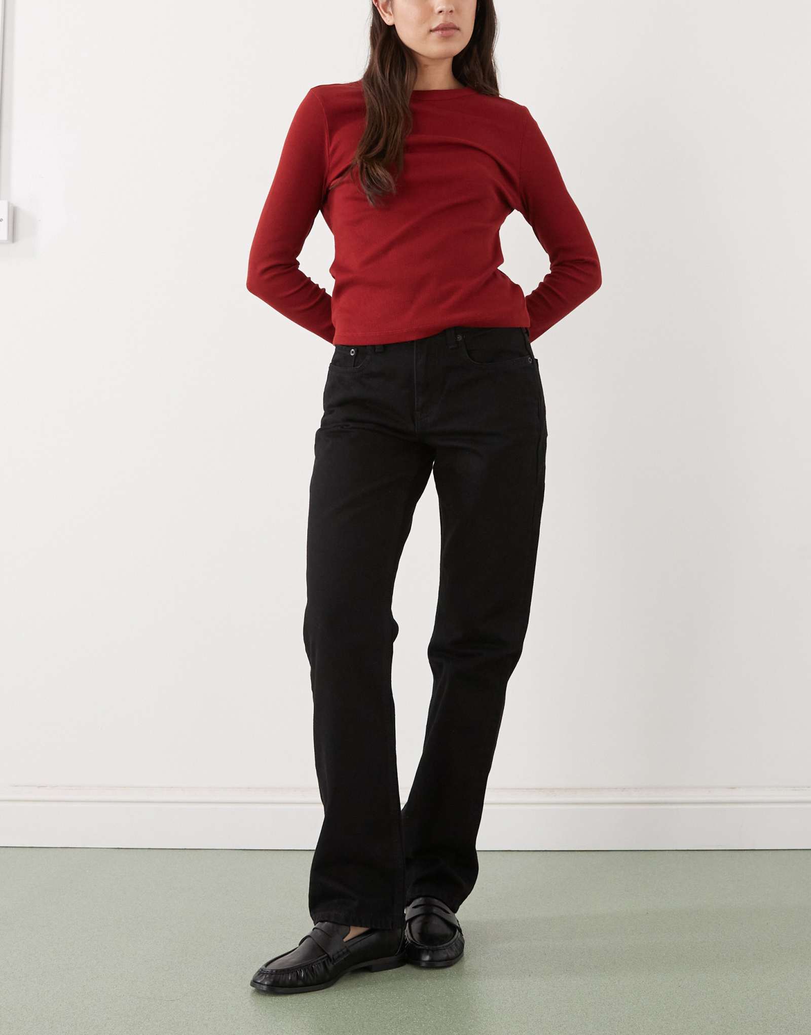 Джинсы прямого кроя со средней талией Weekday Laika черного цвета с полосканием и стиркой