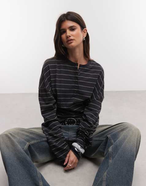 Weekday Langarm-Henley-Oberteil mit taillierter Taille in grauem Streifenmuster - view 1
