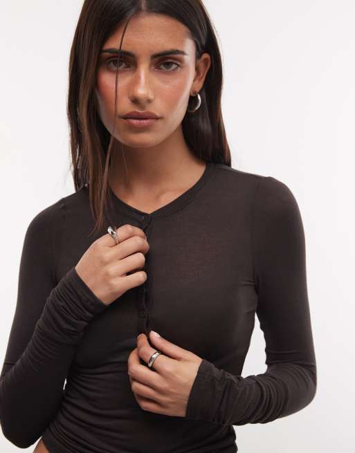 Weekday långärmad henley-t-shirt i mörkbrun exklusivt hos ASOS, 3 av 4