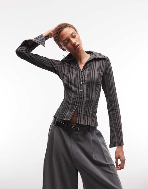 Weekday – Langärmlige Hemdbluse in gestreiftem Grau mit Knopfleiste - view 1