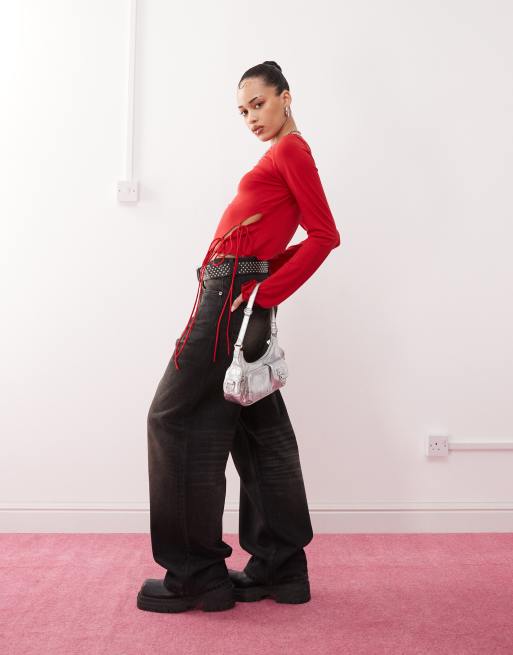 Weekday – Langärmliges Oberteil in Rot mit seitlichen Bindedetails, 3 von 4
