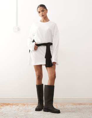 Weekday - Langärmliges Oversize-Shirtkleid in Weiß