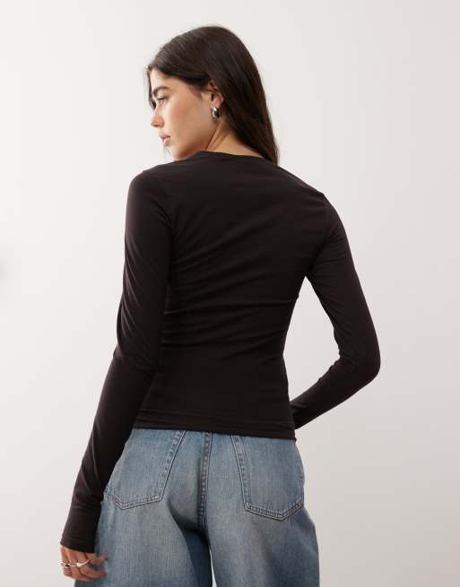 Weekday – Langärmliges Slim-Fit-Oberteil in Dunkelbraun, 4 von 4
