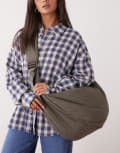 [Weekday] Weekday large padded cross-body bag in khaki-Green No Size Khaki green