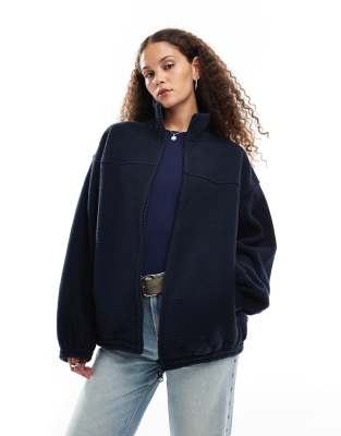 Weekday - Lea - Teddyfell-Sweatshirt in Marineblau mit Oversize-Schnitt und durchgehendem Reißverschluss