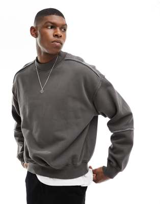 Weekday - Liam - Forvasket og sort sweatshirt med firkantet pasform og syningsdetaljer
