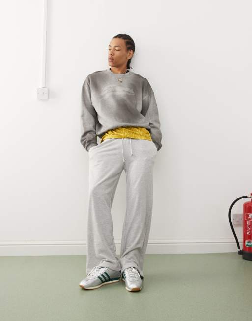Weekday - Liam - Oversized sweater met vervaagde grafische print en gerafelde naaddetails in spray wash grijs, 2 van 4