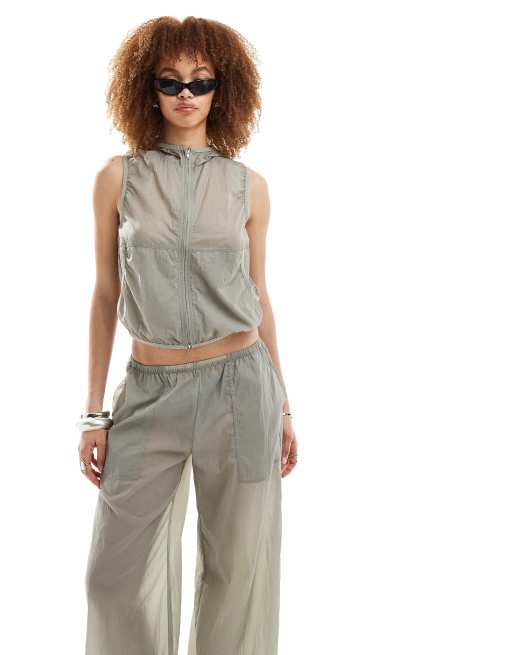 Weekday - Linn - Mouwloos vest met capuchon in grijs, deel van co-ord set