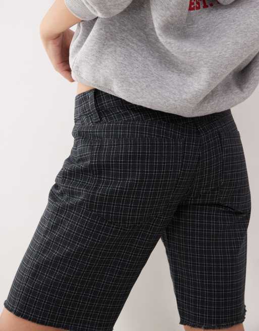 Weekday longline shorts in gray plaid, 4 of 5