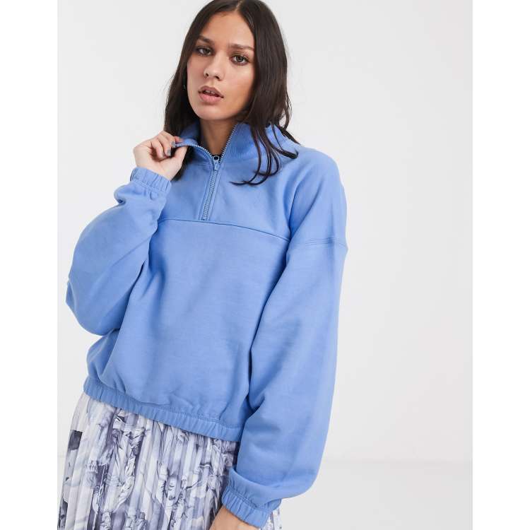 Weekday Lou Blaues Sweatshirt mit kurzem ReiBverschluss