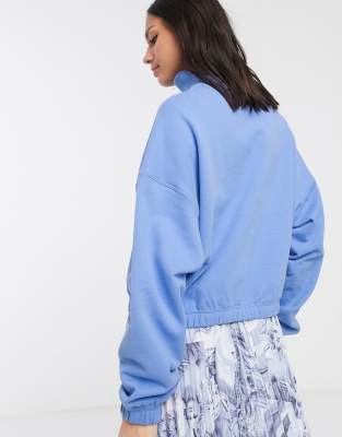 Weekday Lou Blaues Sweatshirt mit kurzem ReiBverschluss ASOS