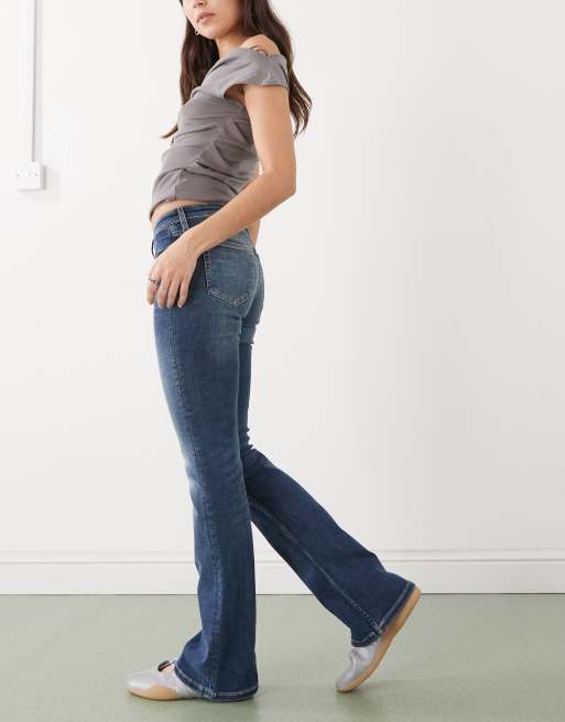Weekday Luna low rise skinny bootcut jeans in mid blue wash, 2 of 5