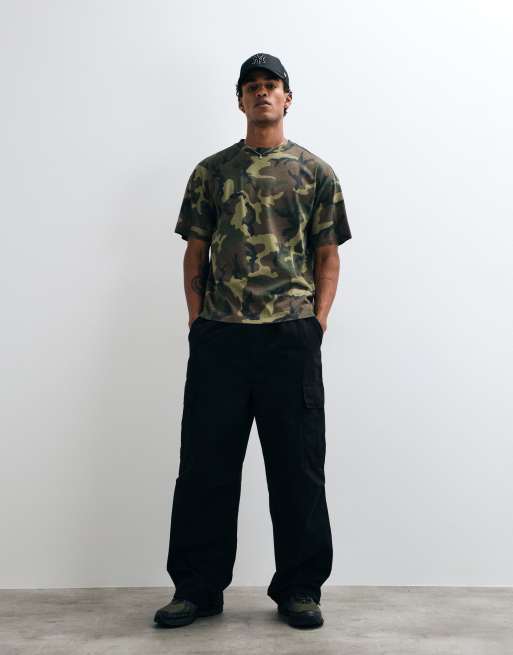Weekday luźny, oversize T-shirt o pudełkowym kroju we wzór camo, 2 z 5