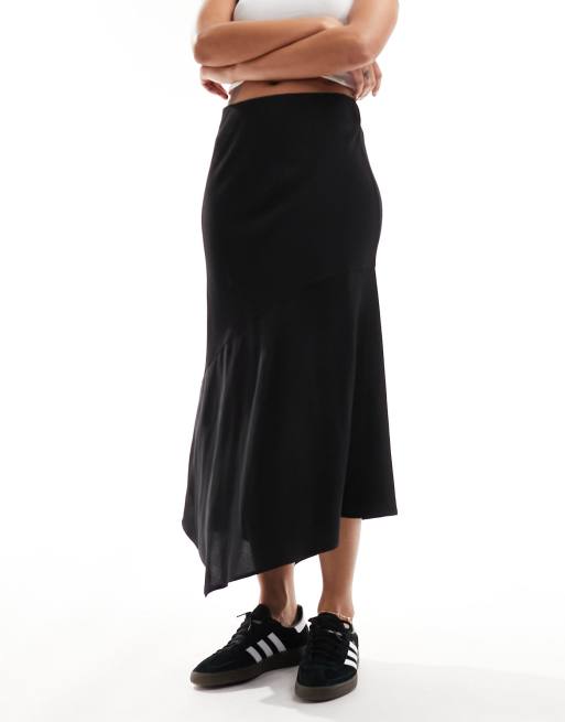 Weekday - Marita - Asymmetrische satijnen midirok in zwart