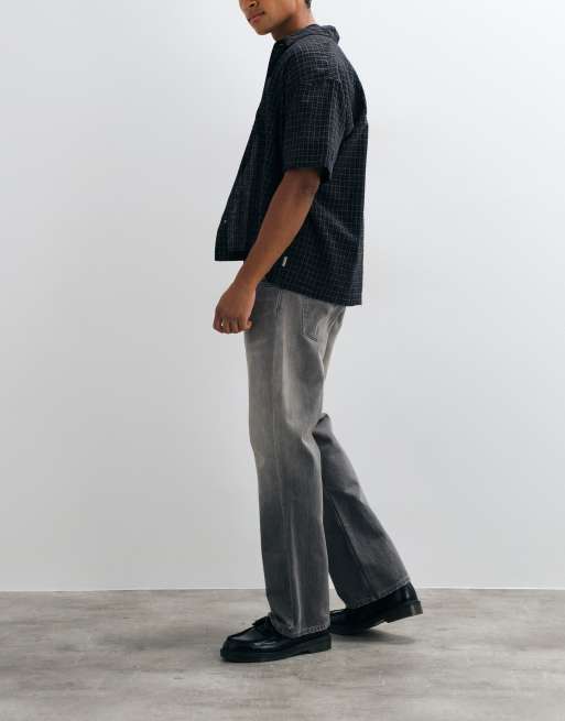Weekday Mercury jeans med afslappet pasform, bootcut og svaj i grå med slidt detalje, 2 af 5