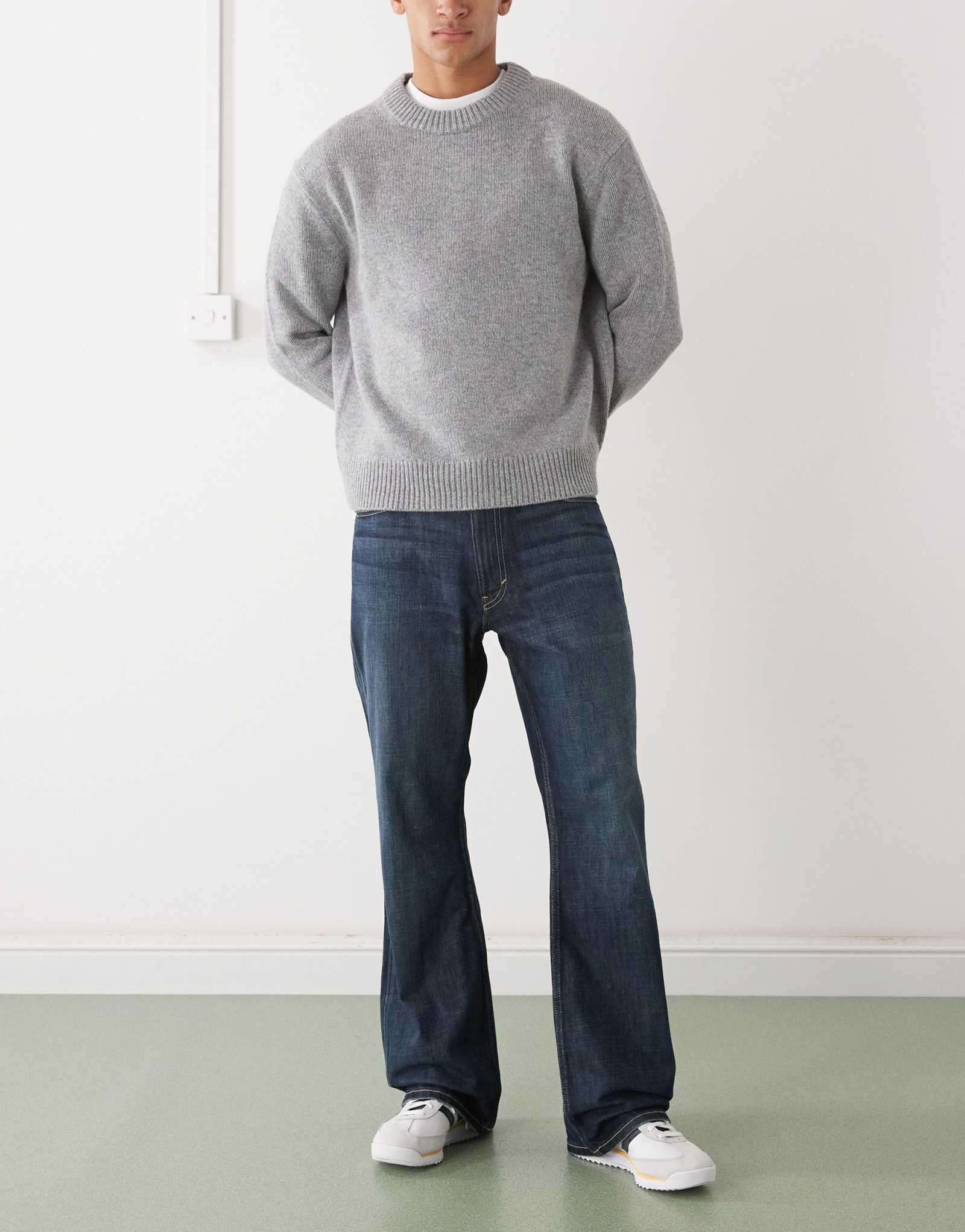 Джинсы-клеш свободного кроя Weekday Mercury темно-синего цвета