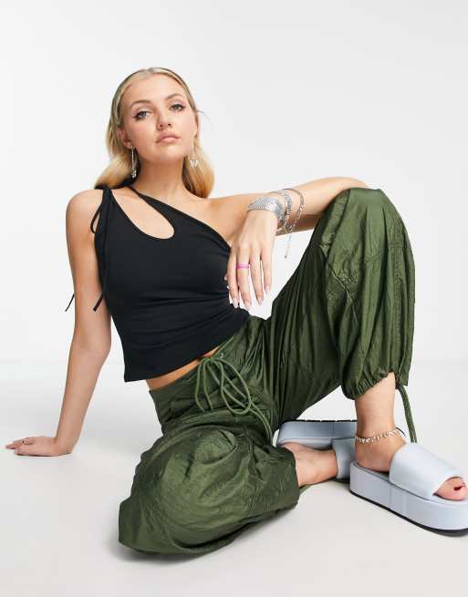 Weekday – Michelle – Czarny top bez rękawów, na jedno ramię