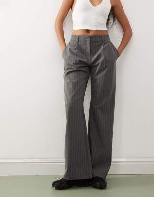 Weekday Mid Waist Slouchy Pants With Front Pleats In Gray