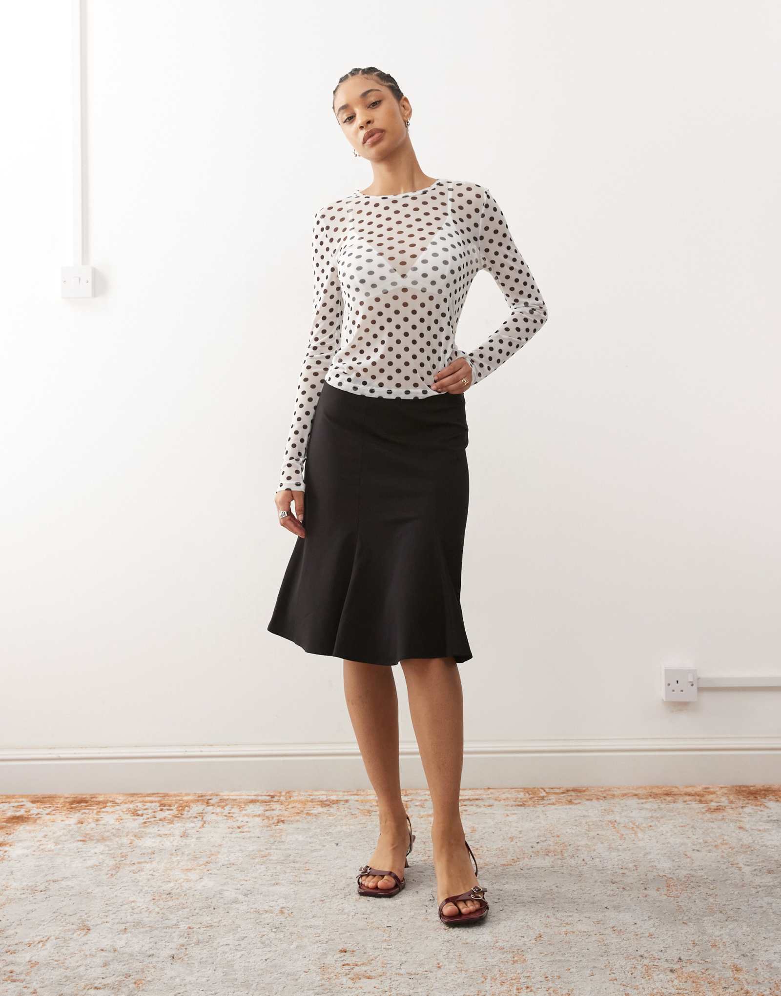 Юбка миди для буднего дня с разрезом черного цвета