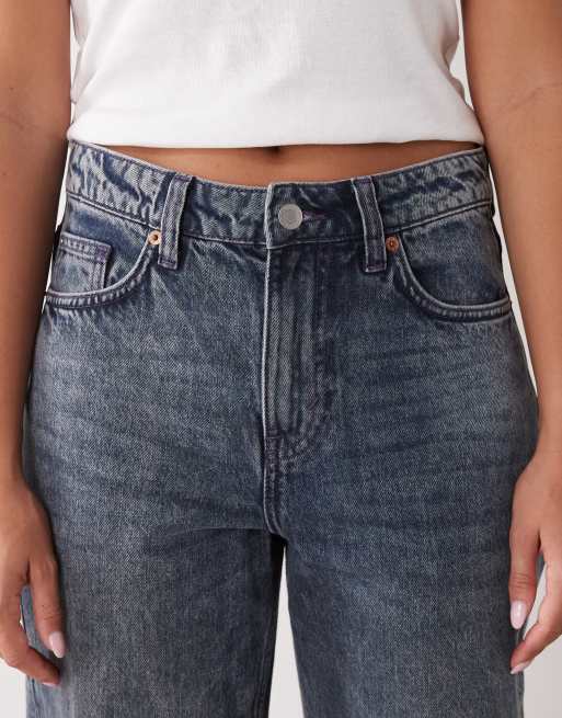 Weekday – Missy – Loose-Fit-Jeans in blauer Streaky-Waschung mit niedrigem Bund, 5 von 5