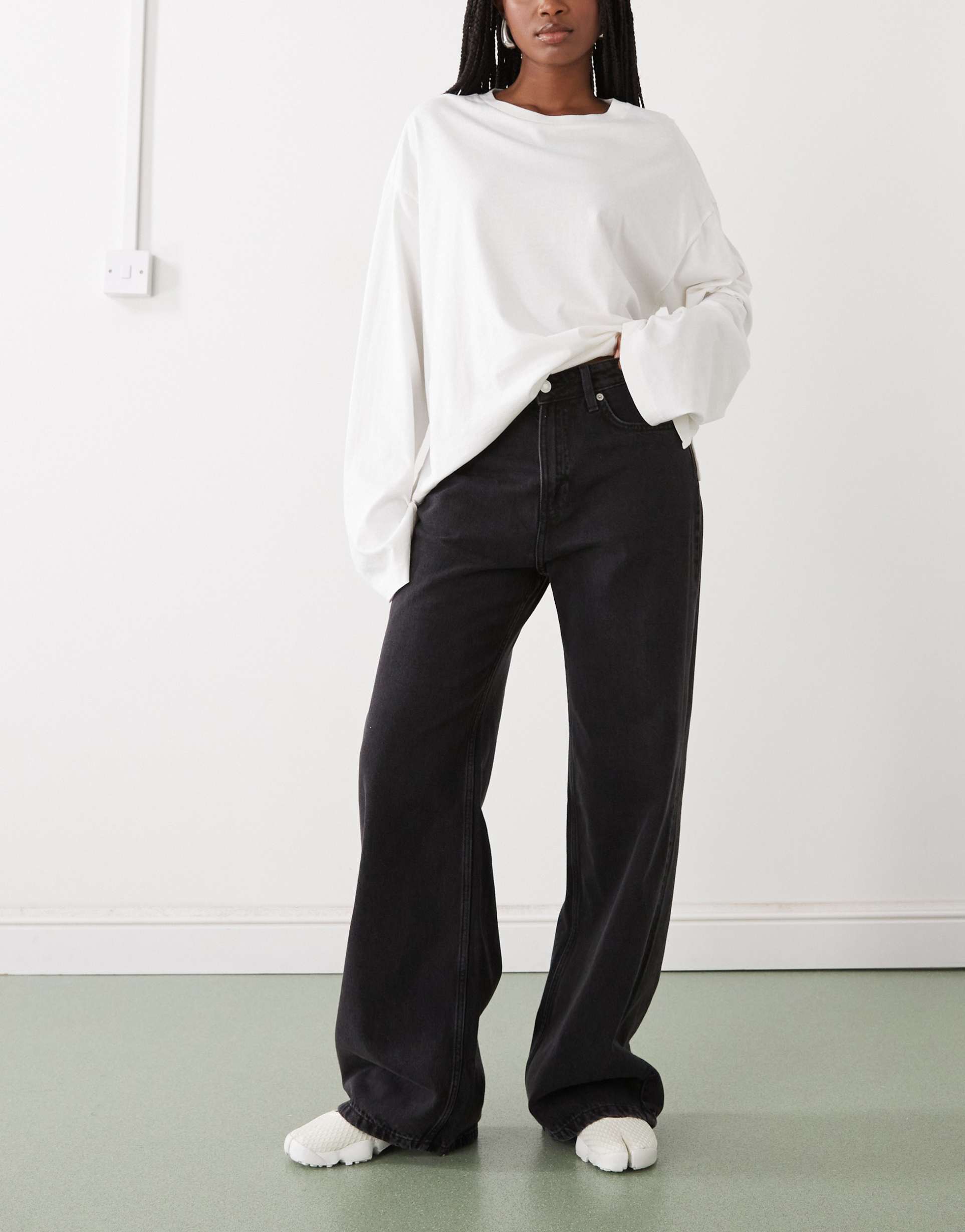 weekday missy low waist baggy fit jeans in black wash