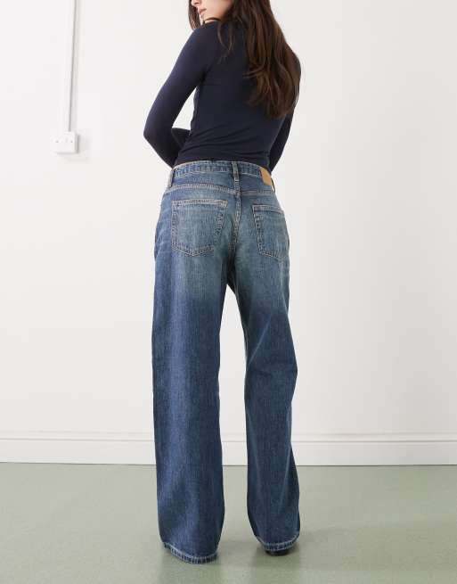 Weekday Missy low waist loose fit jeans in mid blue wash, 3 of 5