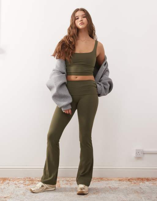 Weekday – Mix and Match – Nahtlose ausgestellte Stretch-Leggings in Khaki