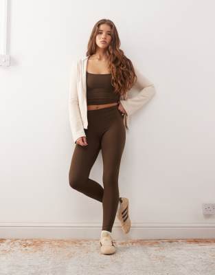 Weekday - Mix and Match - Nahtlose Sport-Leggings in Dunkelbraun mit Stretchanteil-Brown