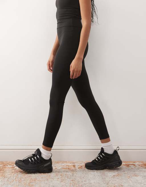 Weekday – Mix and Match – Nahtlose Sport-Leggings in Schwarz mit Stretchanteil, 5 von 5
