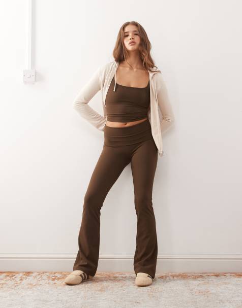 Weekday - Mix en match - Naadloze sportlegging met stretch en flared pijpen in donkerbruin - view 1