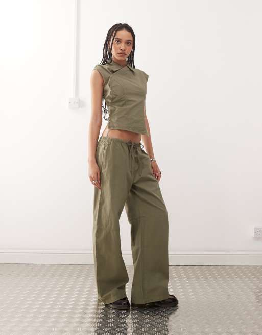 Weekday - Mix & Match - Vitani - Pantaloni con fondo ampio in tessuto ripstop kaki con vita elasticizzata